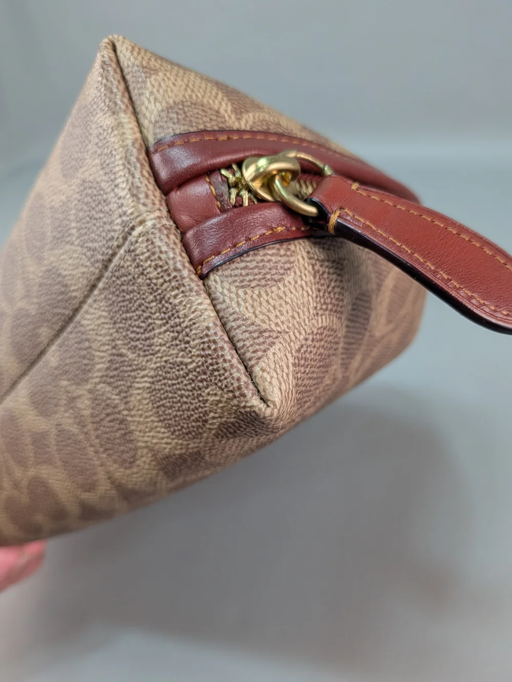 COACH Cosmetic Pouch Julienne Case 22 Coated Canvas Signature C3488 Zip Domed